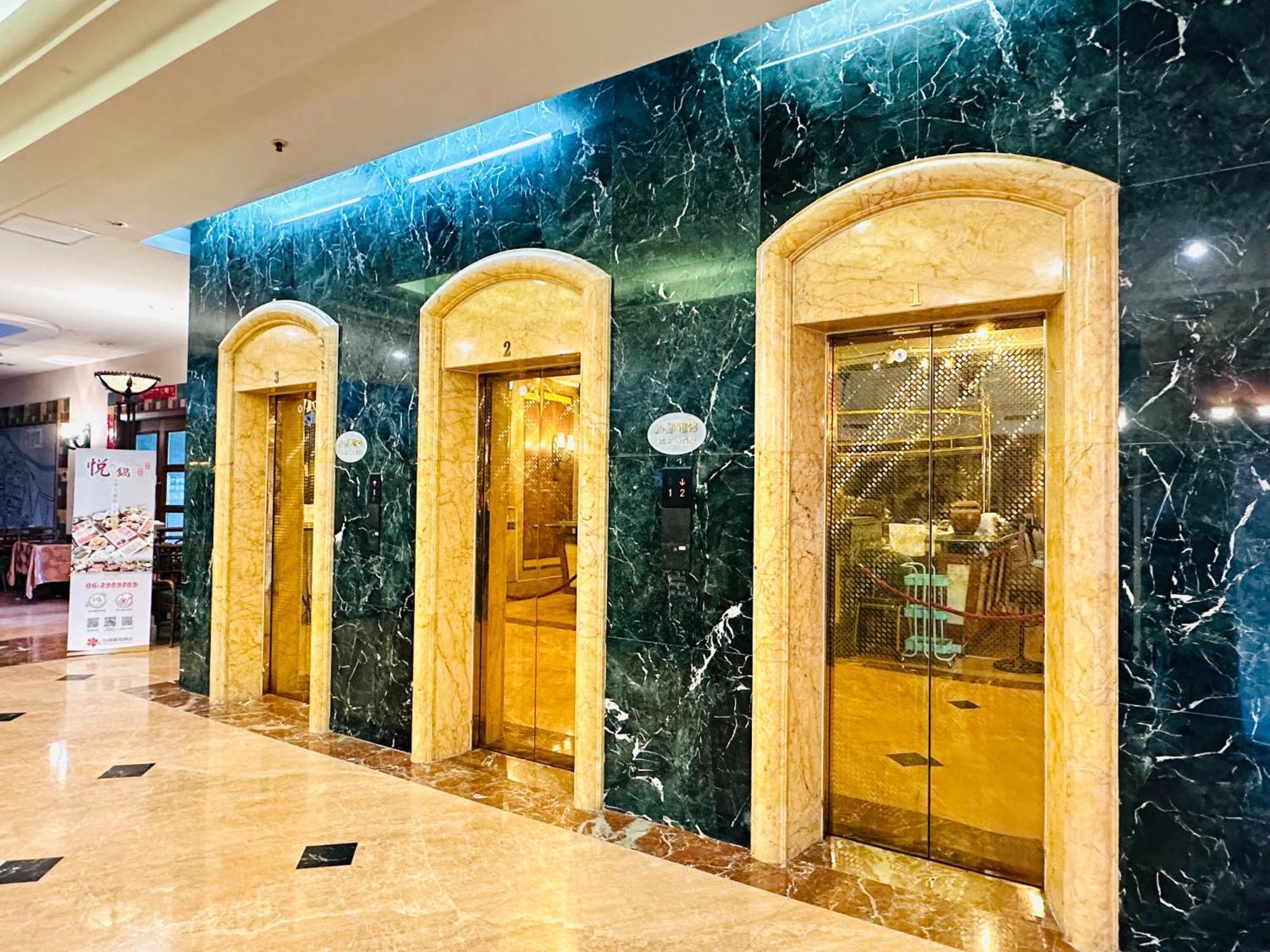 Wei-Yat Grand Hotel Tainan Extérieur photo