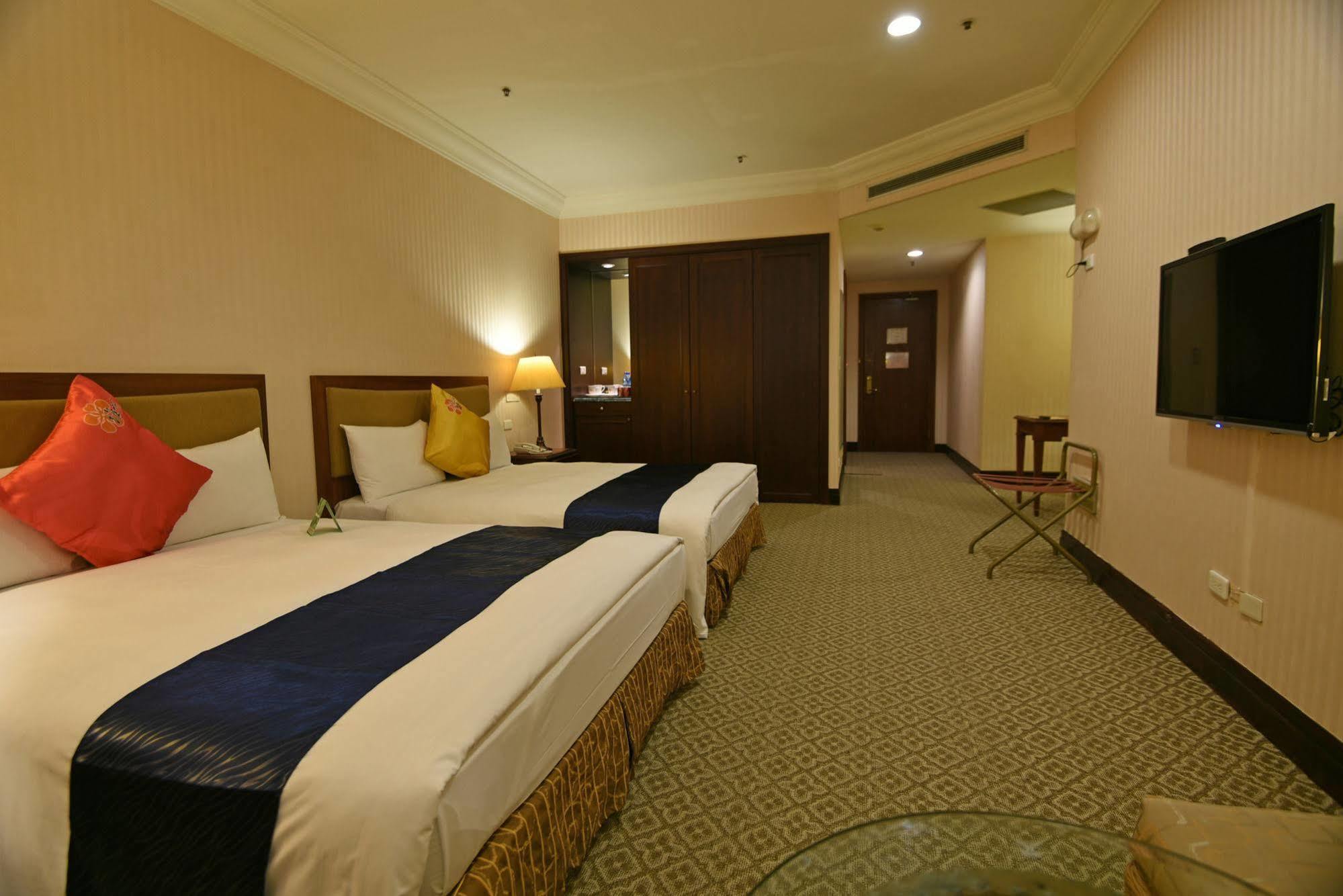 Wei-Yat Grand Hotel Tainan Extérieur photo